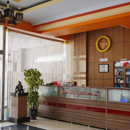 Oyo 2291 Hotel Bahagia Макасар Екстериор снимка