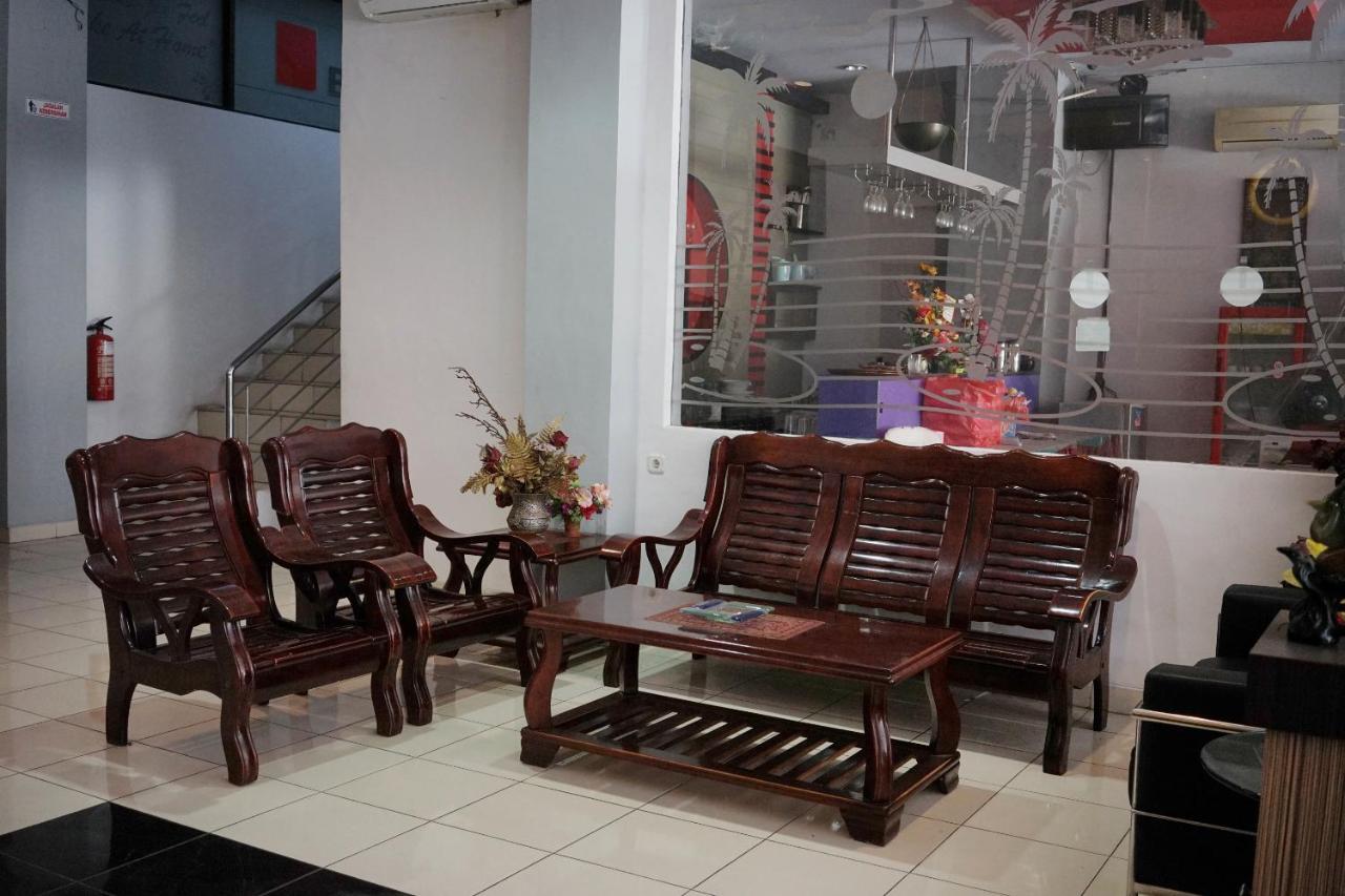 Oyo 2291 Hotel Bahagia Макасар Екстериор снимка