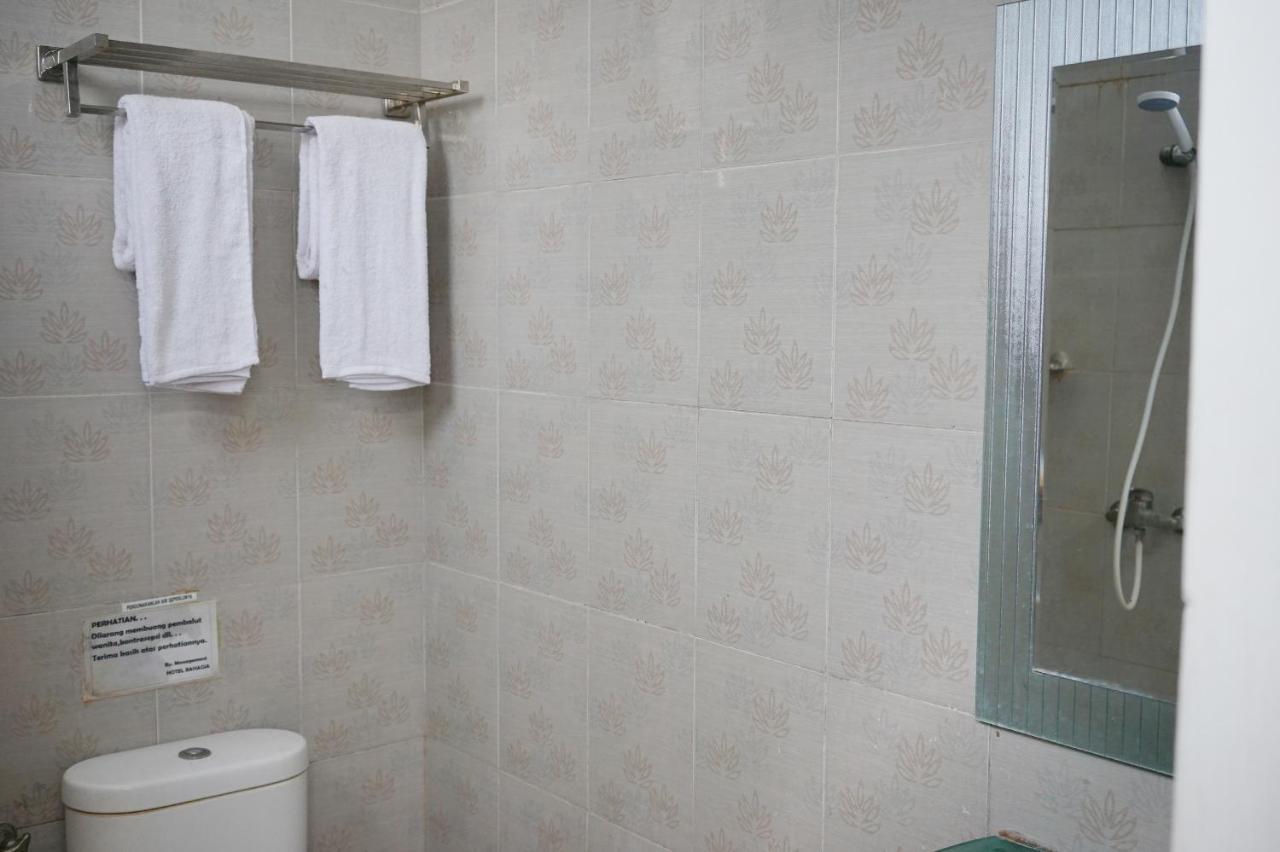 Oyo 2291 Hotel Bahagia Макасар Екстериор снимка
