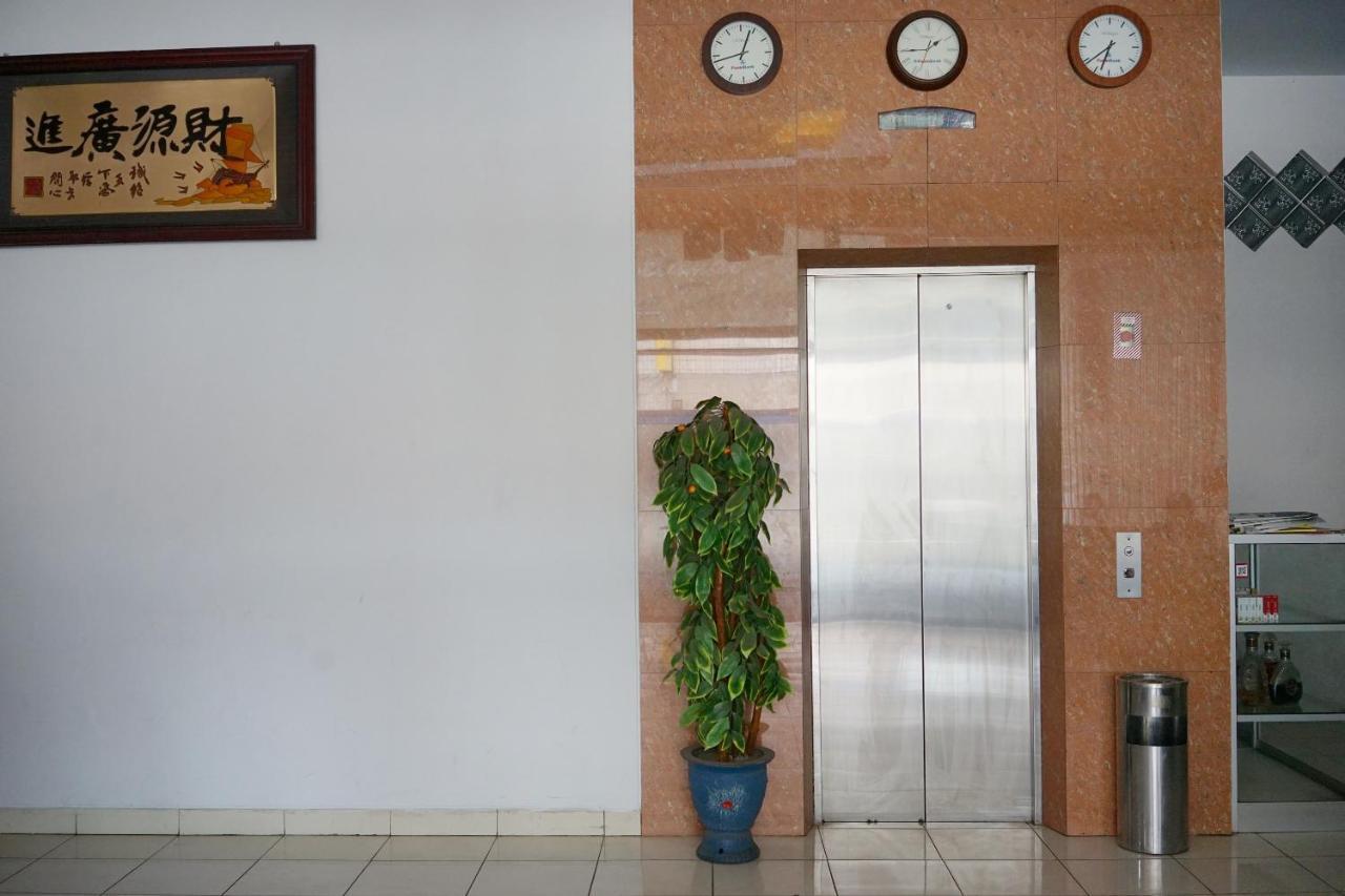 Oyo 2291 Hotel Bahagia Макасар Екстериор снимка