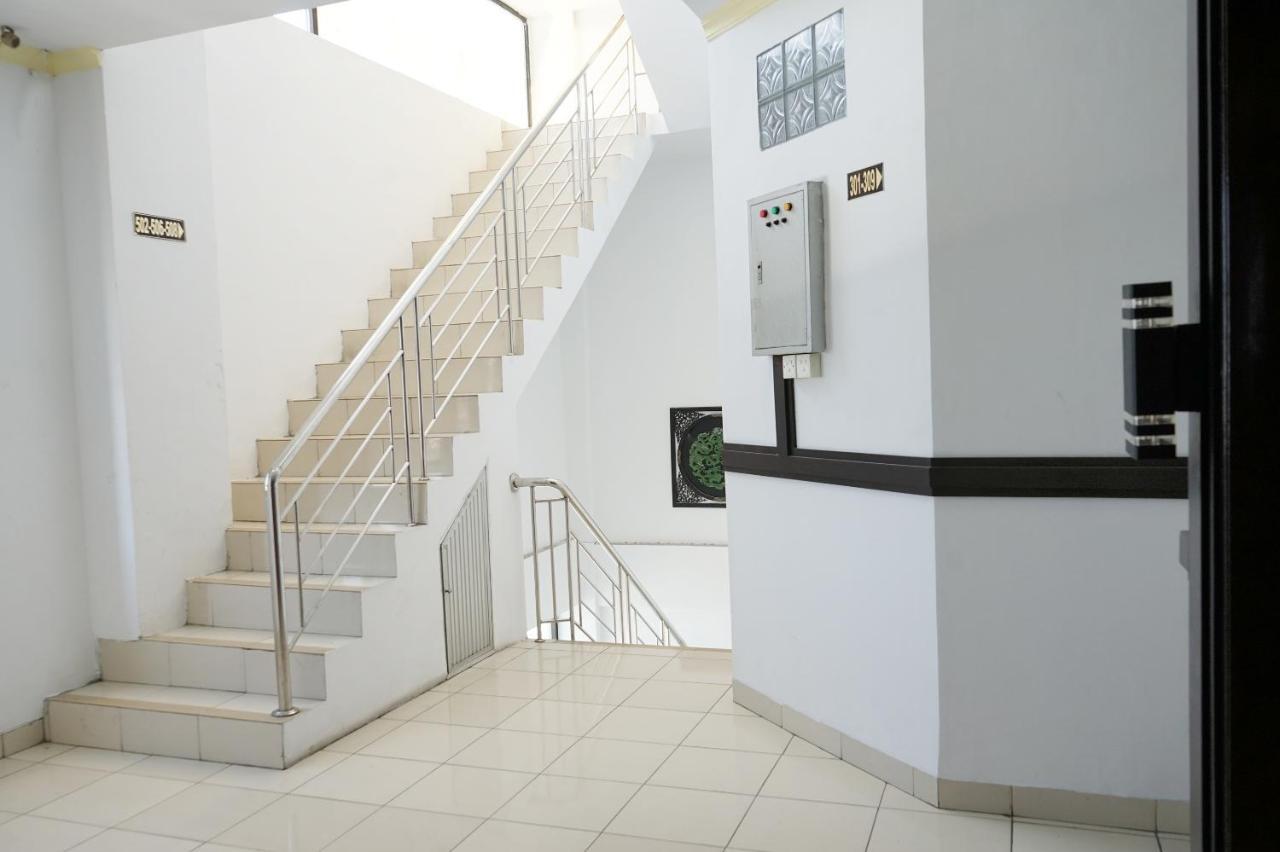 Oyo 2291 Hotel Bahagia Макасар Екстериор снимка