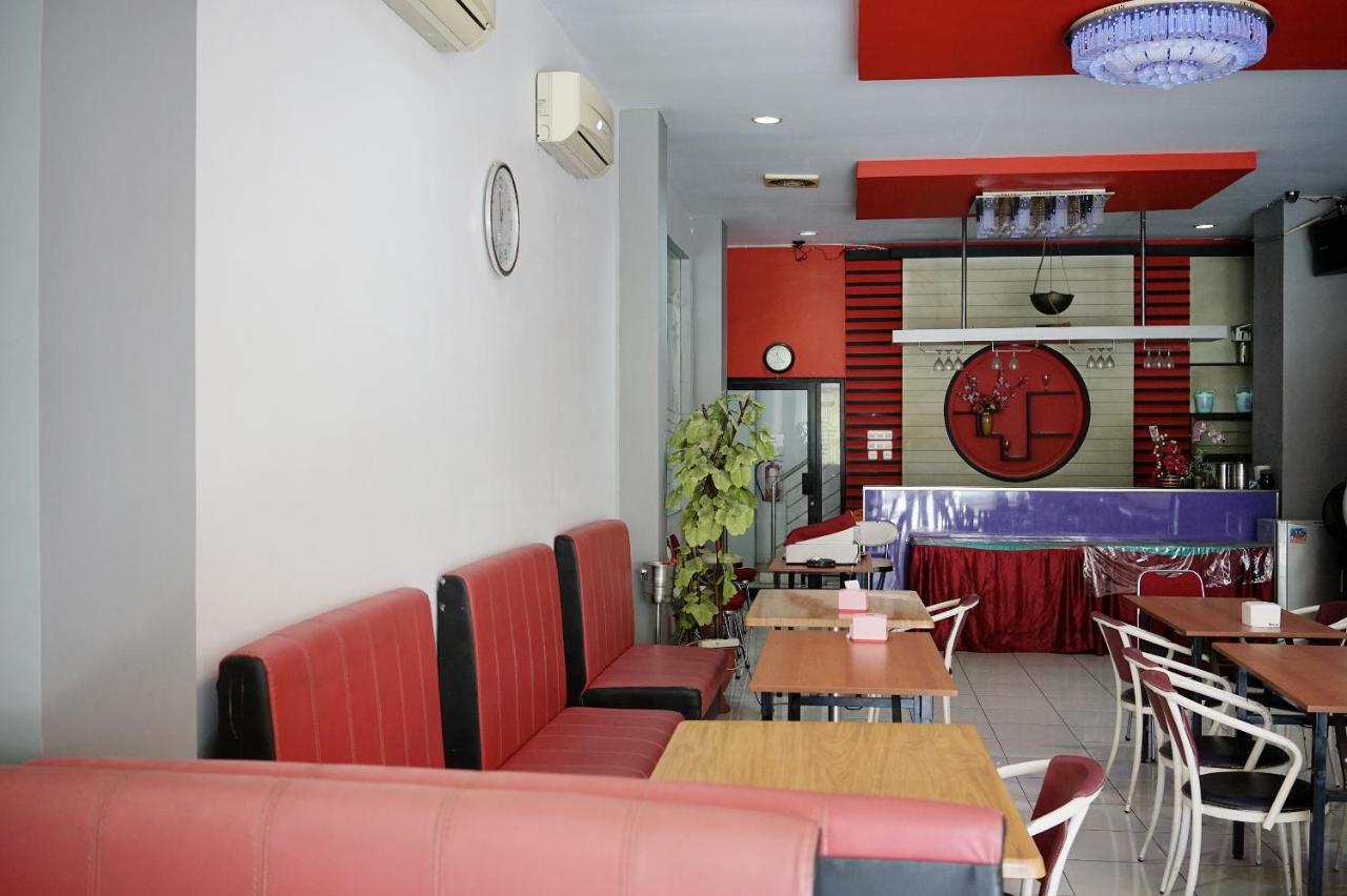 Oyo 2291 Hotel Bahagia Макасар Екстериор снимка