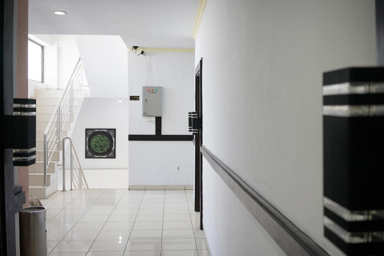 Oyo 2291 Hotel Bahagia Макасар Екстериор снимка