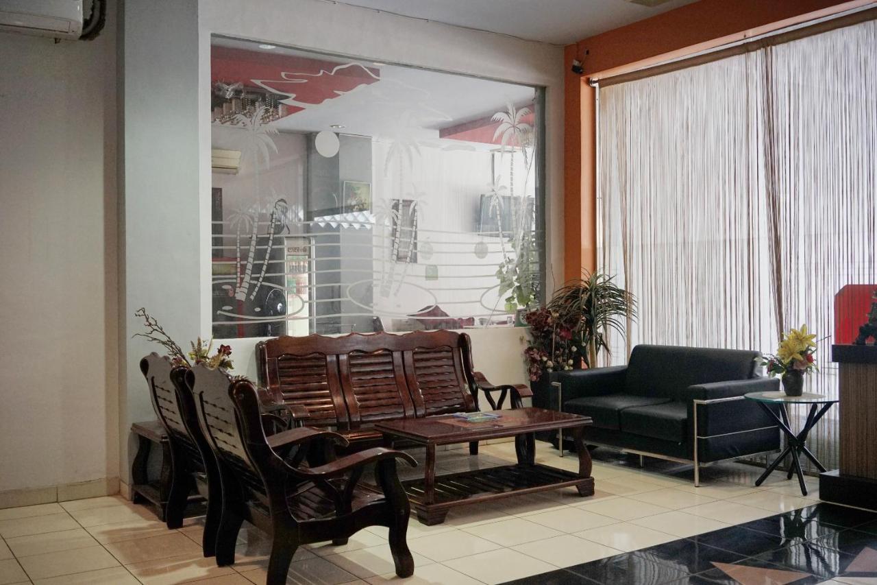 Oyo 2291 Hotel Bahagia Макасар Екстериор снимка