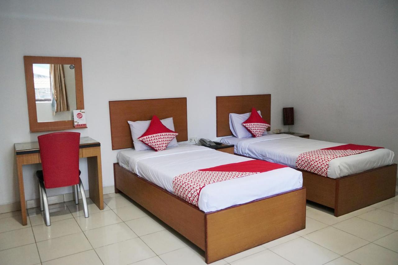 Oyo 2291 Hotel Bahagia Макасар Екстериор снимка