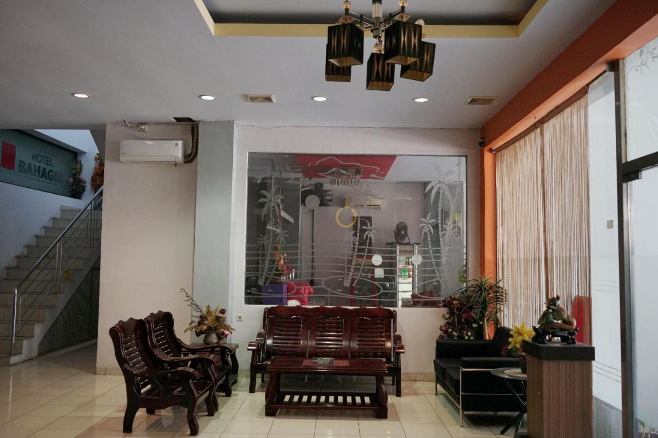 Oyo 2291 Hotel Bahagia Макасар Екстериор снимка